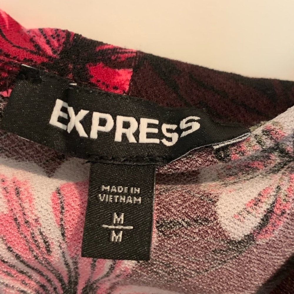 Express Crop Top Tank - Picture 5 of 6